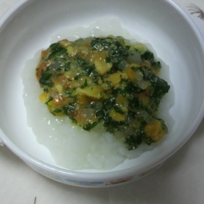 小松菜、玉ねぎ、人参で作ってみました。
とろみもついて、食べさせやすいです。